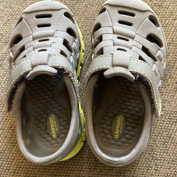 Surprize Water Shoes Slip On Baby Kids Sneakers Shoes Toddlers Size 5 - Picture 2 of 5